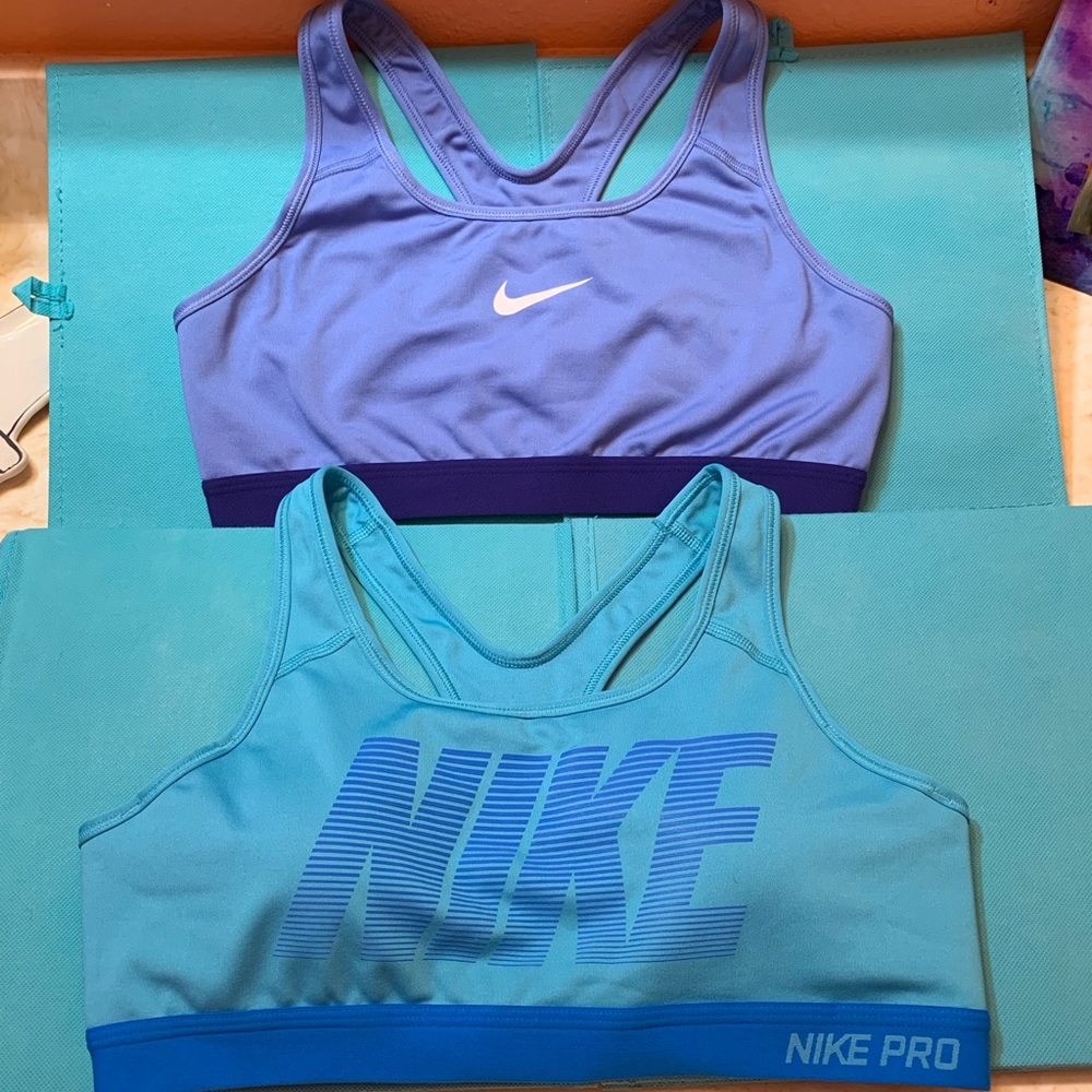 Nike Sports Bras Size Large - Like new
